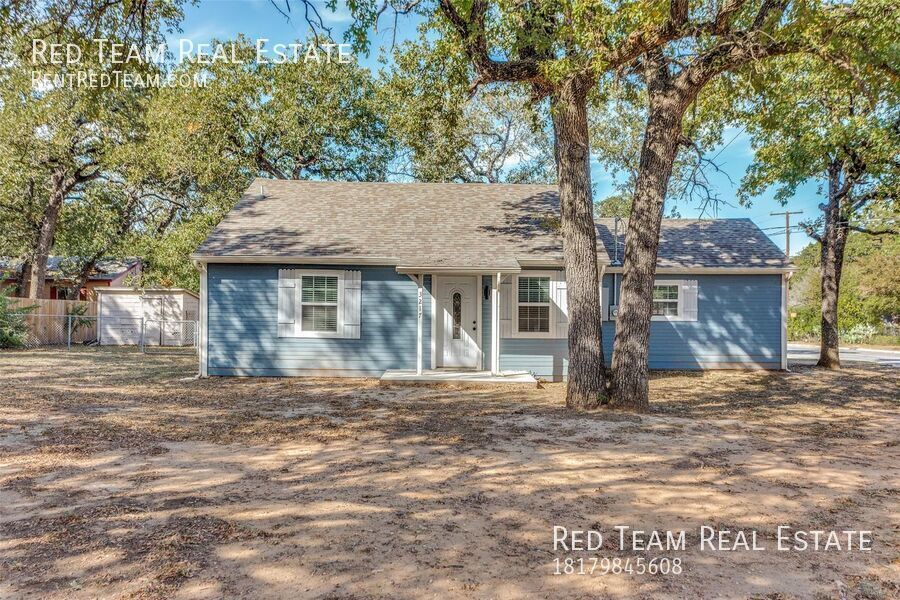 Cozy 3 bedroom in established subdivision off of 820 near Lake Worth! property image