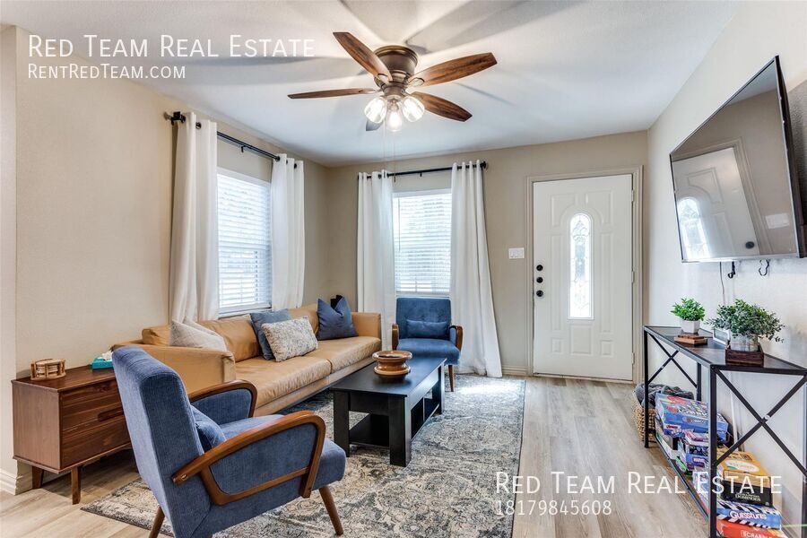 Cozy 3 bedroom in established subdivision off of 820 near Lake Worth! property image