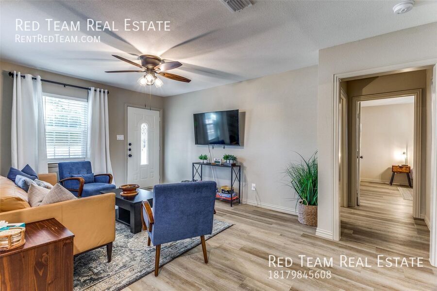 Cozy 3 bedroom in established subdivision off of 820 near Lake Worth! property image