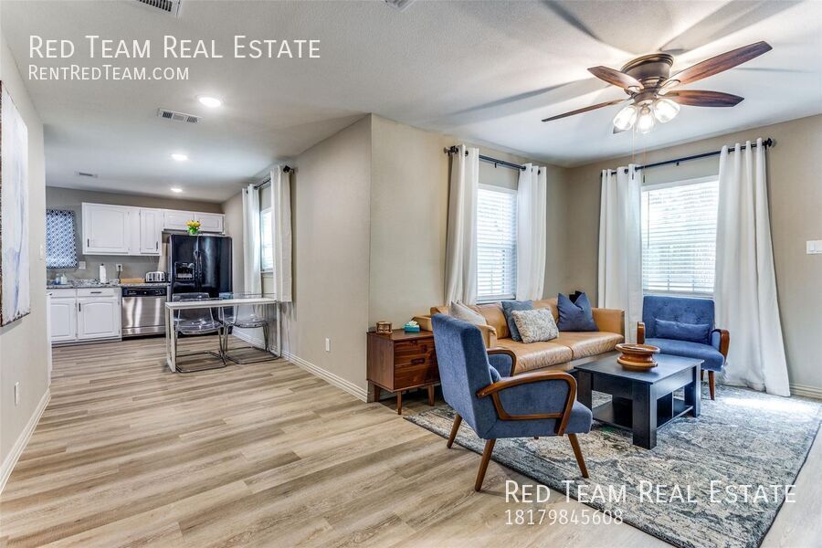 Cozy 3 bedroom in established subdivision off of 820 near Lake Worth! property image