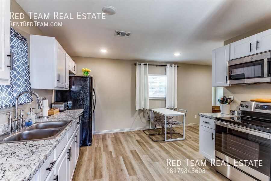 Cozy 3 bedroom in established subdivision off of 820 near Lake Worth! property image