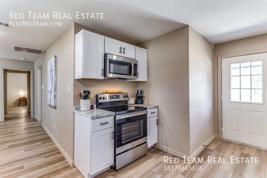 Cozy 3 bedroom in established subdivision off of 820 near Lake Worth! property image