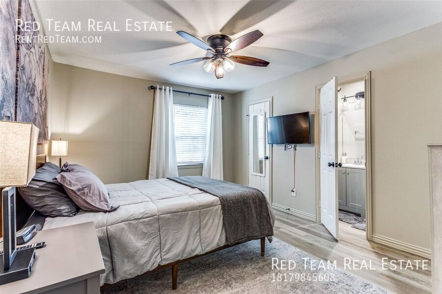 Cozy 3 bedroom in established subdivision off of 820 near Lake Worth! property image