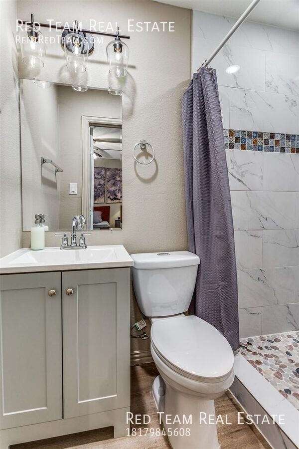 Cozy 3 bedroom in established subdivision off of 820 near Lake Worth! property image