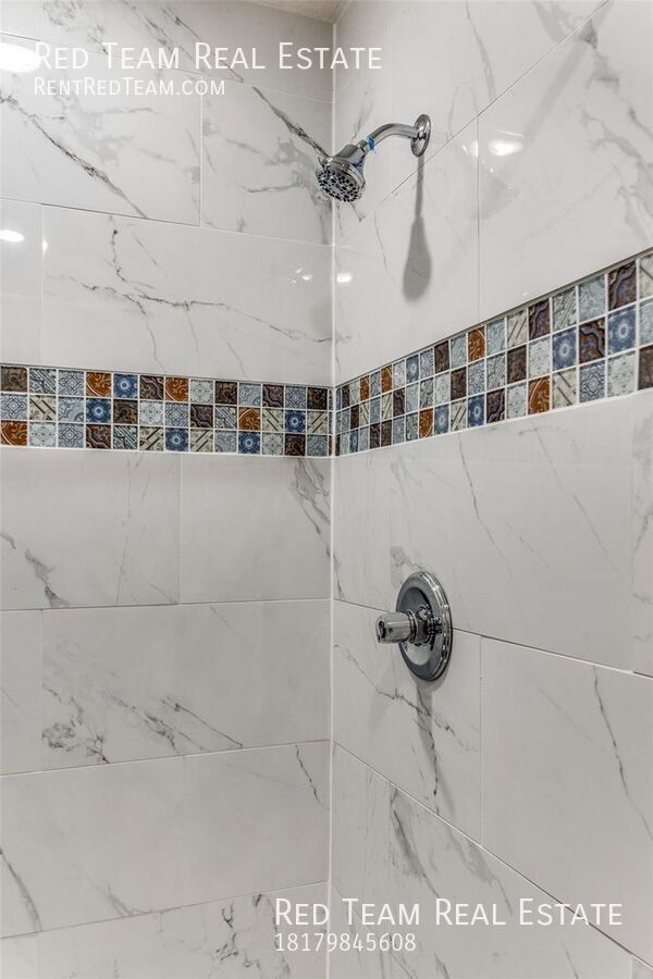 Cozy 3 bedroom in established subdivision off of 820 near Lake Worth! property image