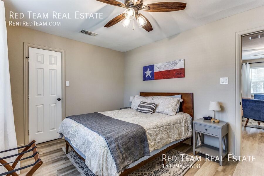 Cozy 3 bedroom in established subdivision off of 820 near Lake Worth! property image