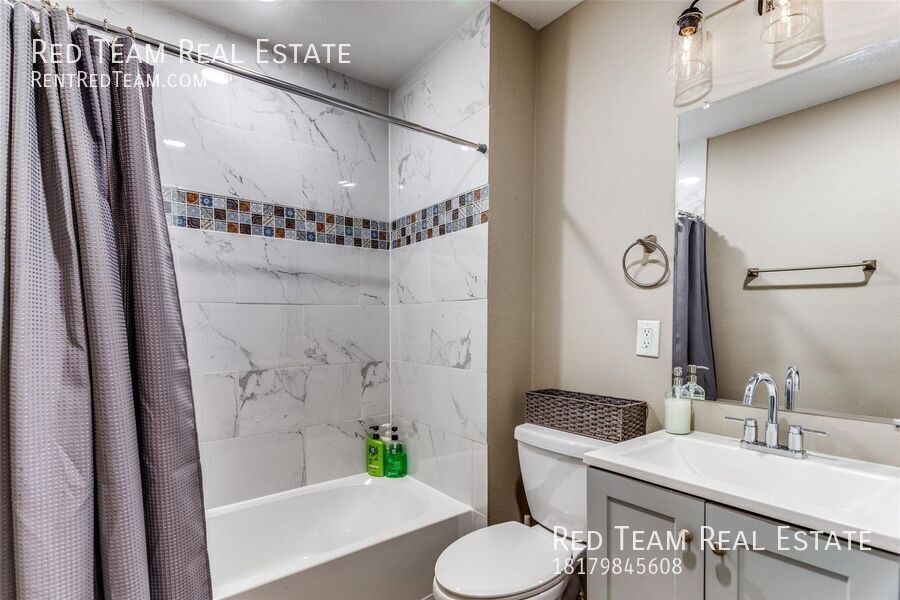 Cozy 3 bedroom in established subdivision off of 820 near Lake Worth! property image