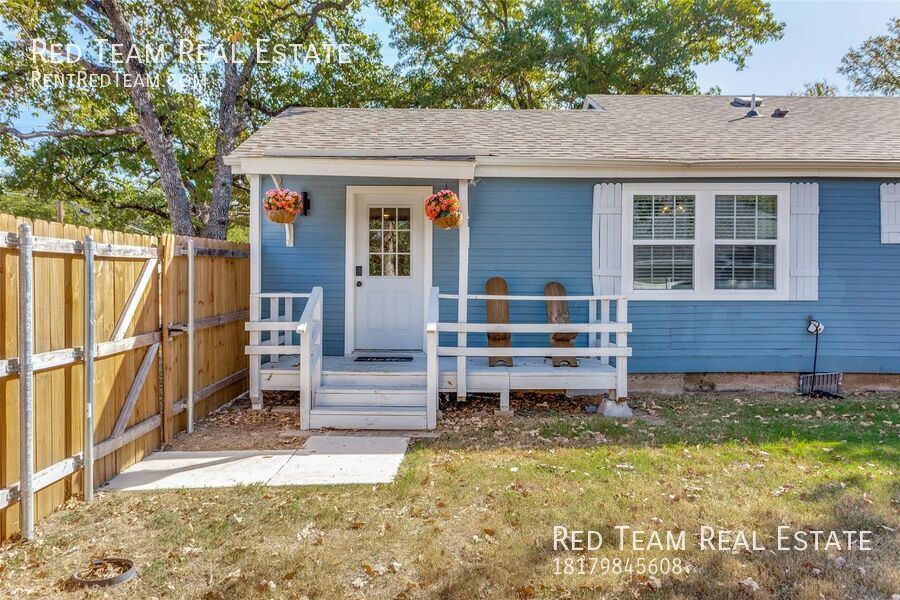 Cozy 3 bedroom in established subdivision off of 820 near Lake Worth! property image