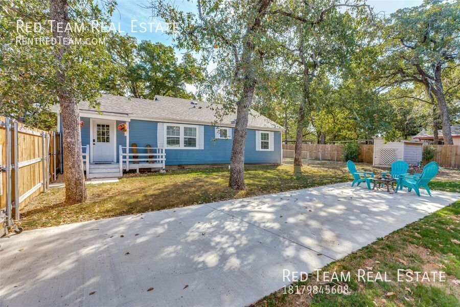 Cozy 3 bedroom in established subdivision off of 820 near Lake Worth! property image