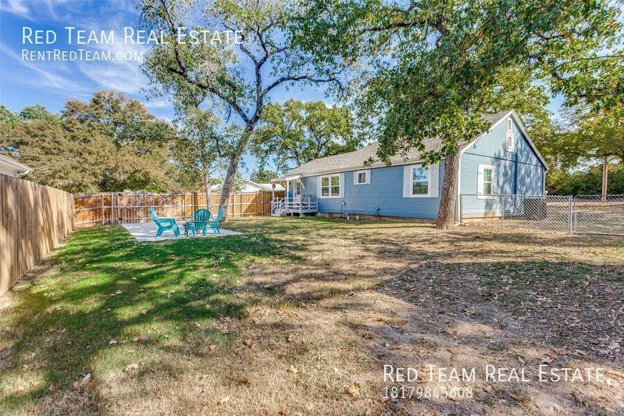 Cozy 3 bedroom in established subdivision off of 820 near Lake Worth! property image