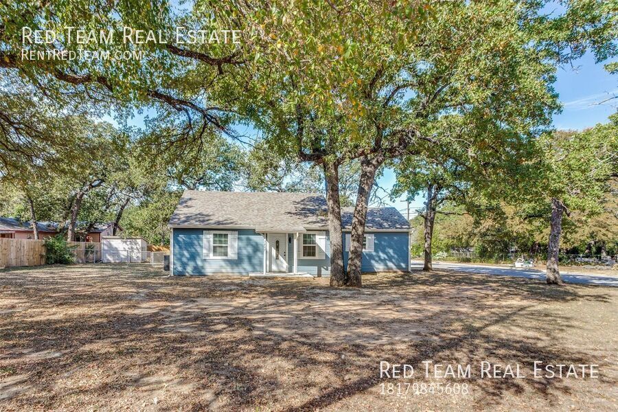 Cozy 3 bedroom in established subdivision off of 820 near Lake Worth! property image