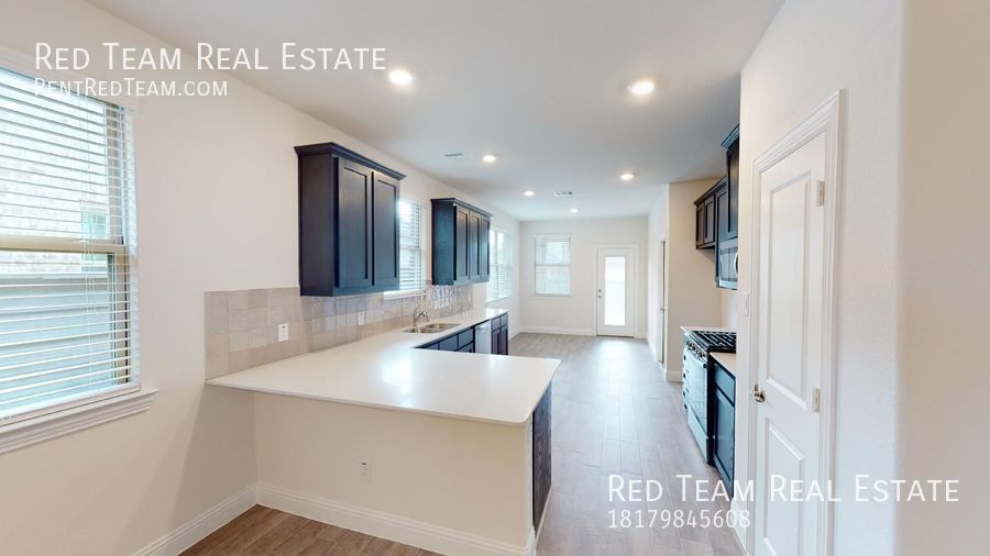 Beautiful New 3-Bedroom / 2 Bath Home in Aubrey property image