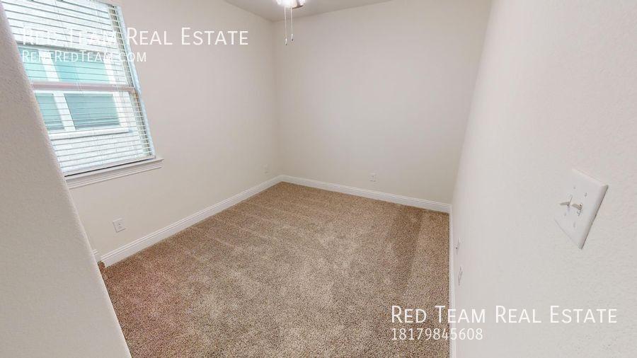 Beautiful New 3-Bedroom / 2 Bath Home in Aubrey property image