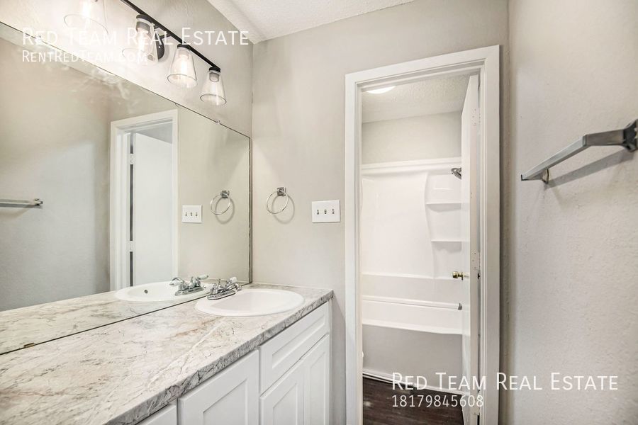 Updated 2 Bedroom, 2 Bathroom Duplex in North Richland Hills property image