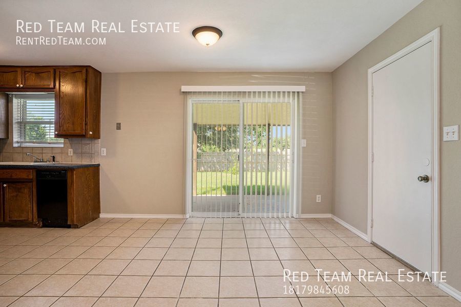 Country Living on a Large Double Lot! property image
