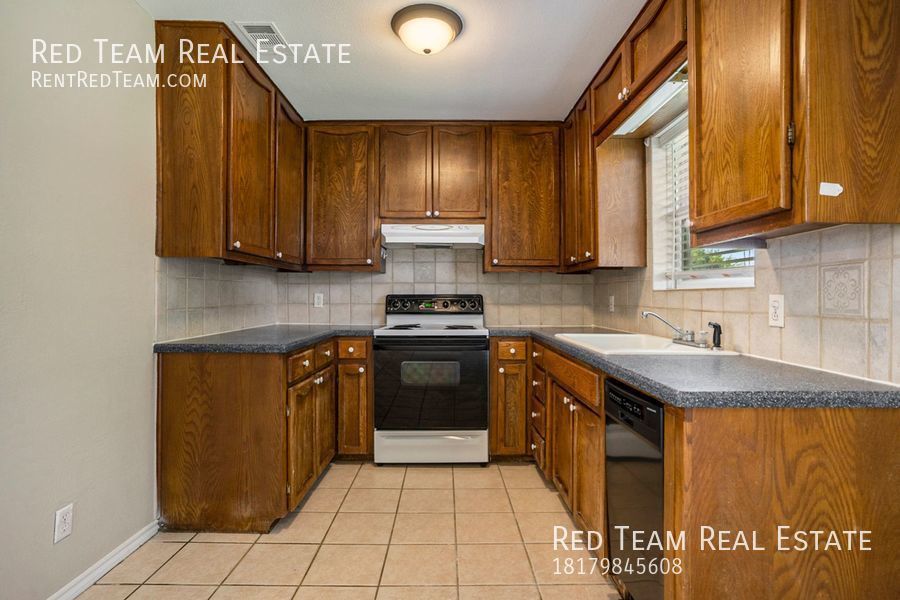 Country Living on a Large Double Lot! property image