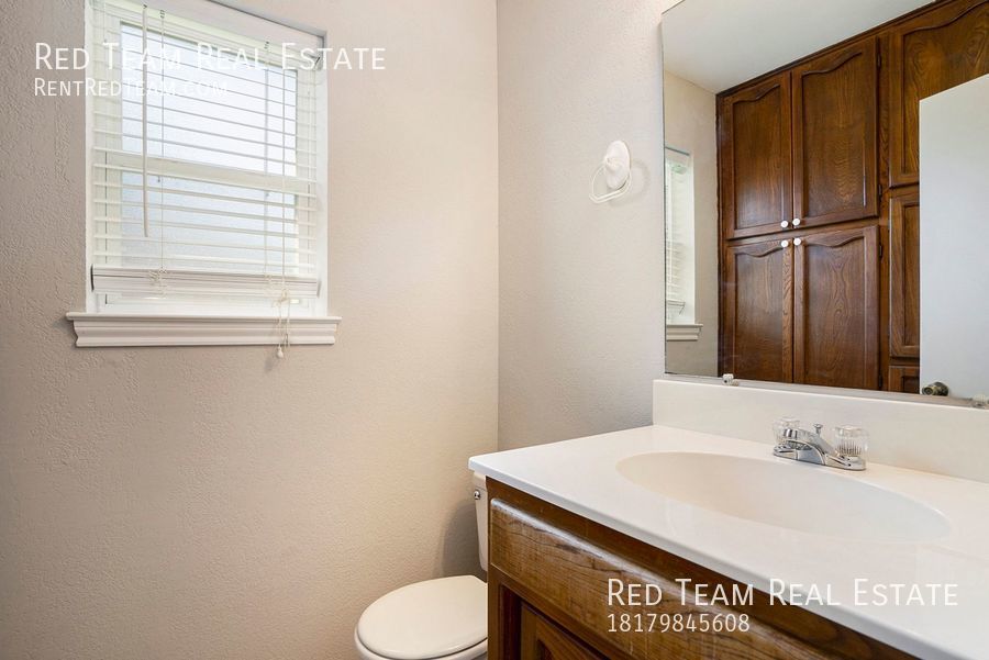 Country Living on a Large Double Lot! property image