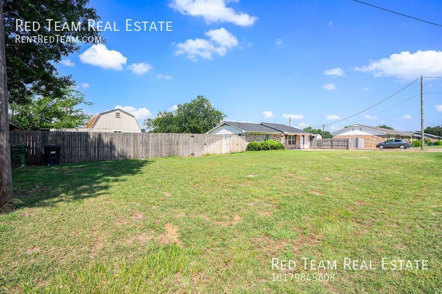 Country Living on a Large Double Lot! property image