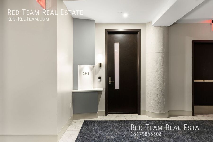 Fabulous Urban lifestyle in the Historic Montgomery Plaza with a panoramic Downtown Fort Worth view! property image