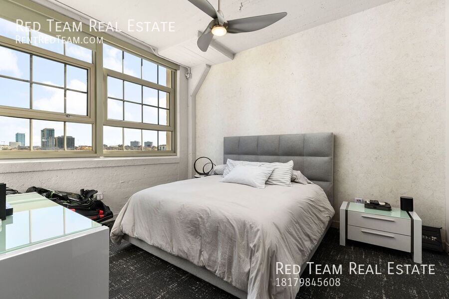 Fabulous Urban lifestyle in the Historic Montgomery Plaza with a panoramic Downtown Fort Worth view! property image