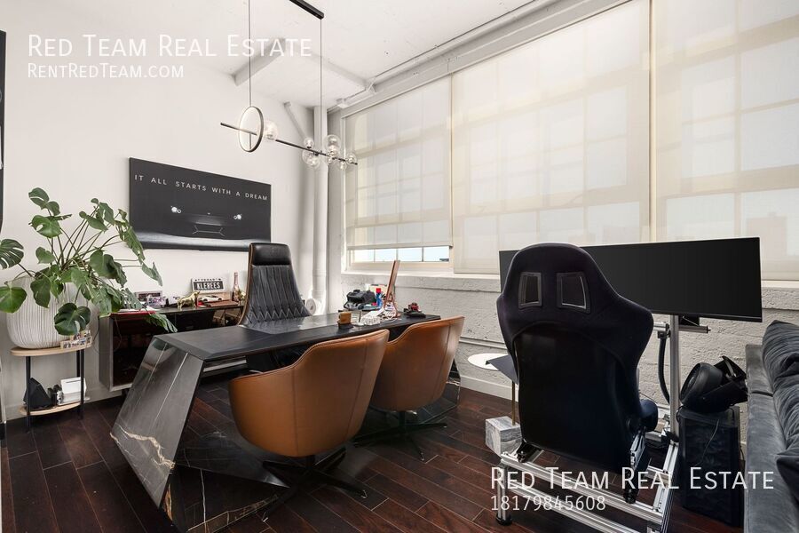 Fabulous Urban lifestyle in the Historic Montgomery Plaza with a panoramic Downtown Fort Worth view! property image