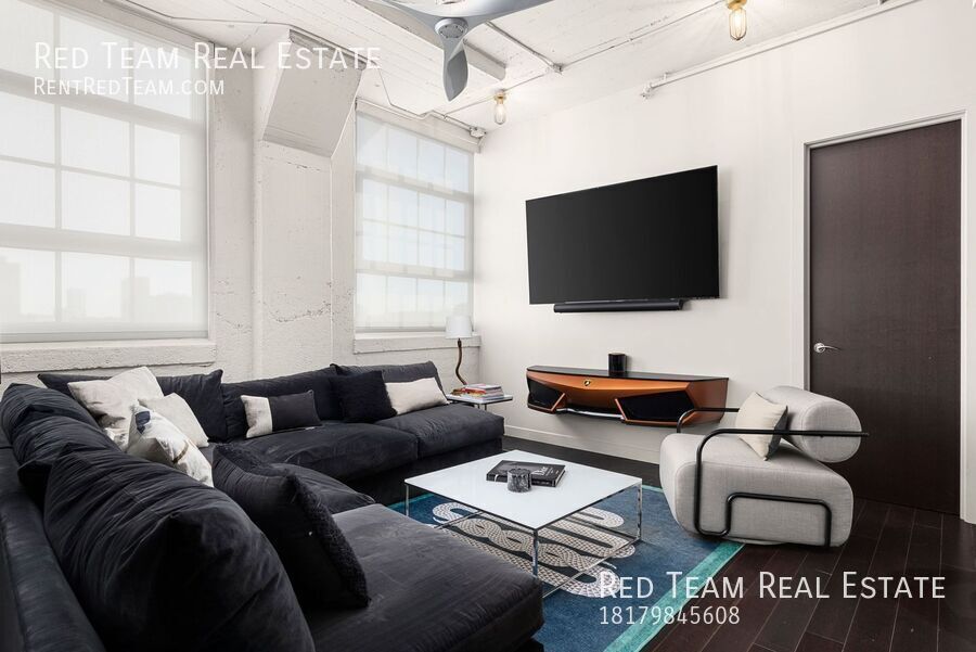 Fabulous Urban lifestyle in the Historic Montgomery Plaza with a panoramic Downtown Fort Worth view! property image