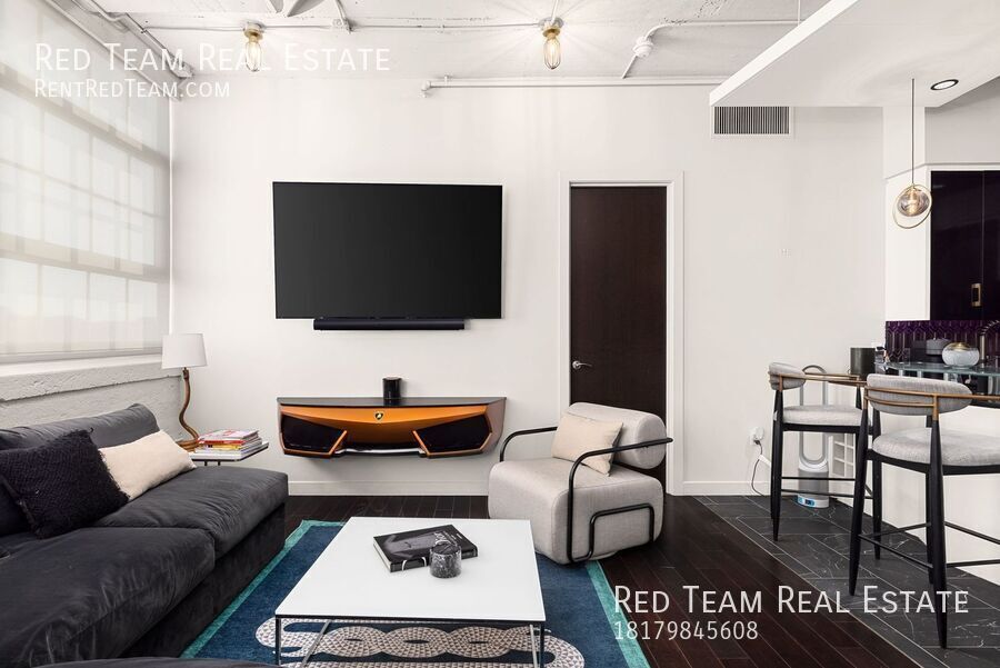 Fabulous Urban lifestyle in the Historic Montgomery Plaza with a panoramic Downtown Fort Worth view! property image