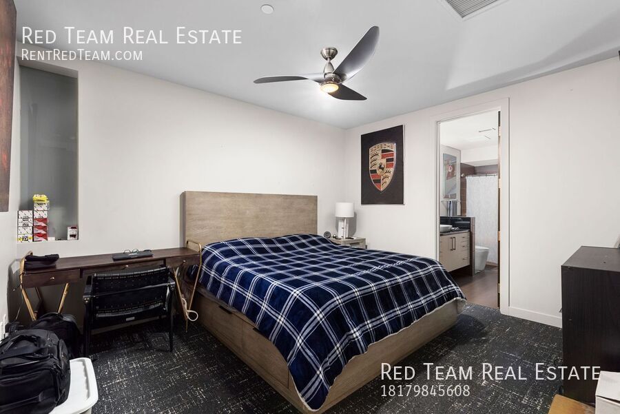 Fabulous Urban lifestyle in the Historic Montgomery Plaza with a panoramic Downtown Fort Worth view! property image