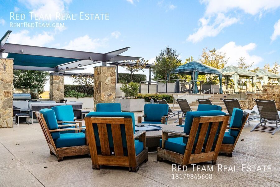Fabulous Urban lifestyle in the Historic Montgomery Plaza with a panoramic Downtown Fort Worth view! property image