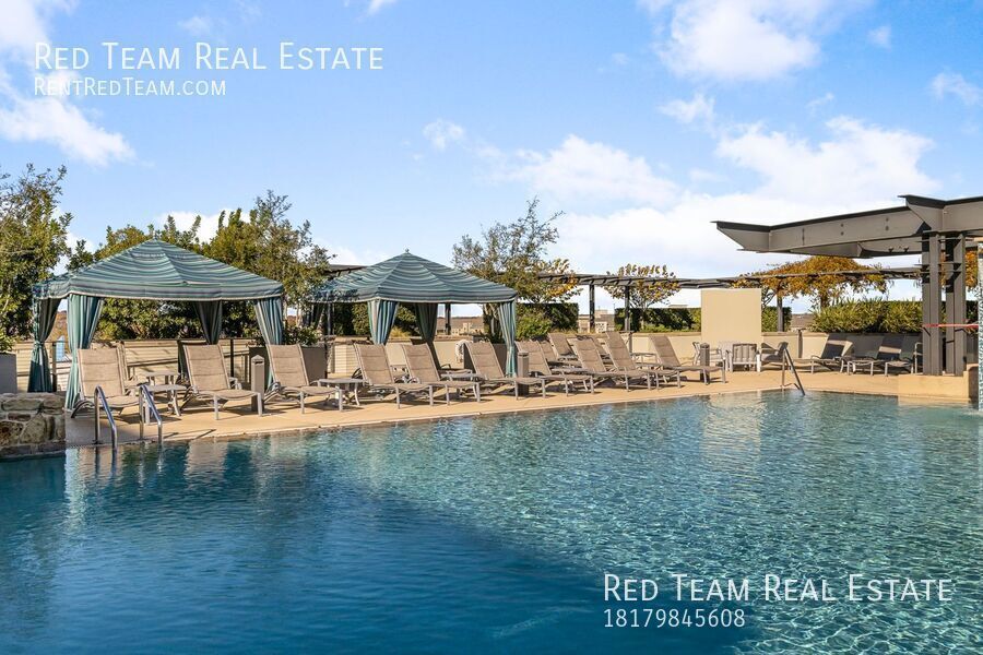 Fabulous Urban lifestyle in the Historic Montgomery Plaza with a panoramic Downtown Fort Worth view! property image