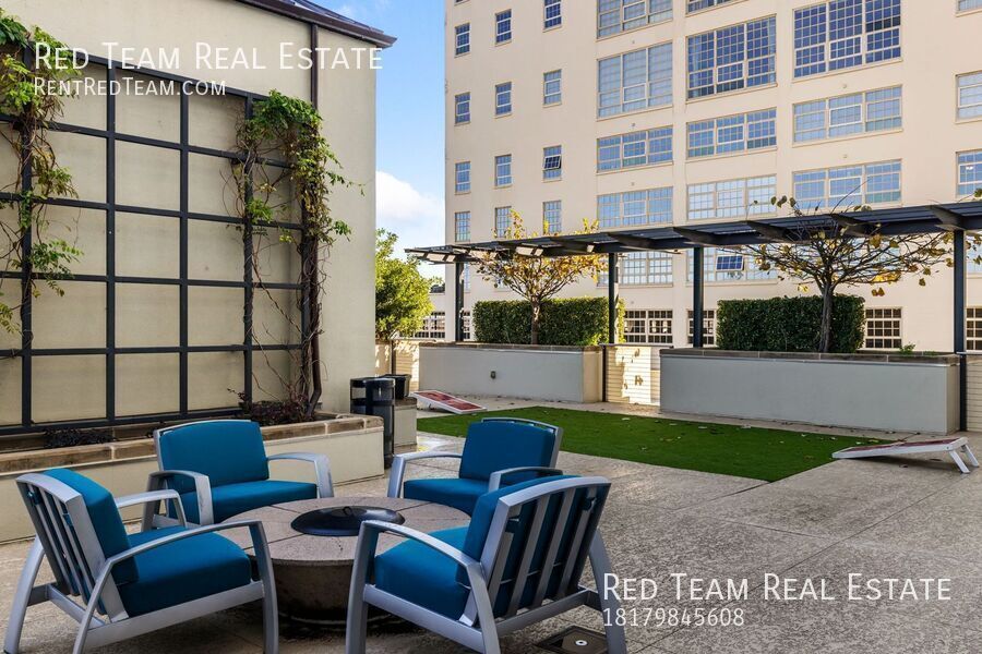 Fabulous Urban lifestyle in the Historic Montgomery Plaza with a panoramic Downtown Fort Worth view! property image