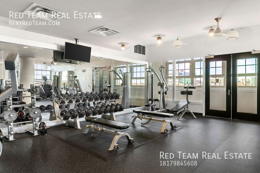 Fabulous Urban lifestyle in the Historic Montgomery Plaza with a panoramic Downtown Fort Worth view! property image