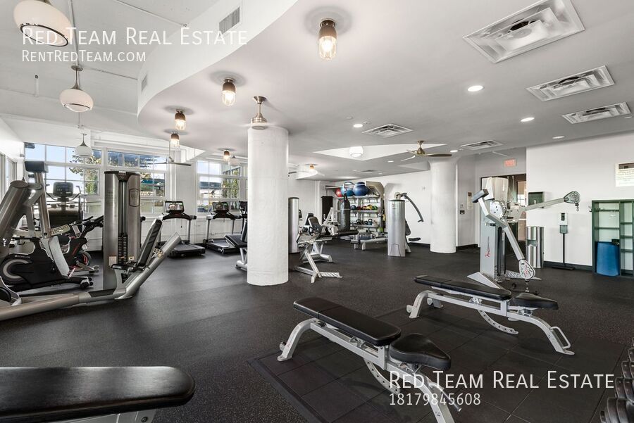 Fabulous Urban lifestyle in the Historic Montgomery Plaza with a panoramic Downtown Fort Worth view! property image