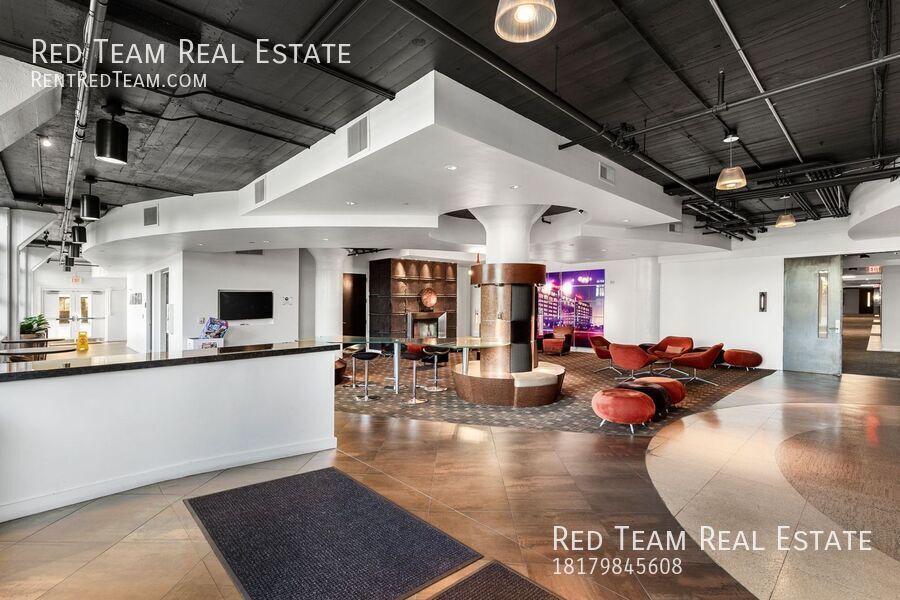 Fabulous Urban lifestyle in the Historic Montgomery Plaza with a panoramic Downtown Fort Worth view! property image