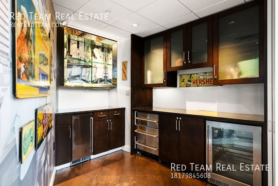 Fabulous Urban lifestyle in the Historic Montgomery Plaza with a panoramic Downtown Fort Worth view! property image