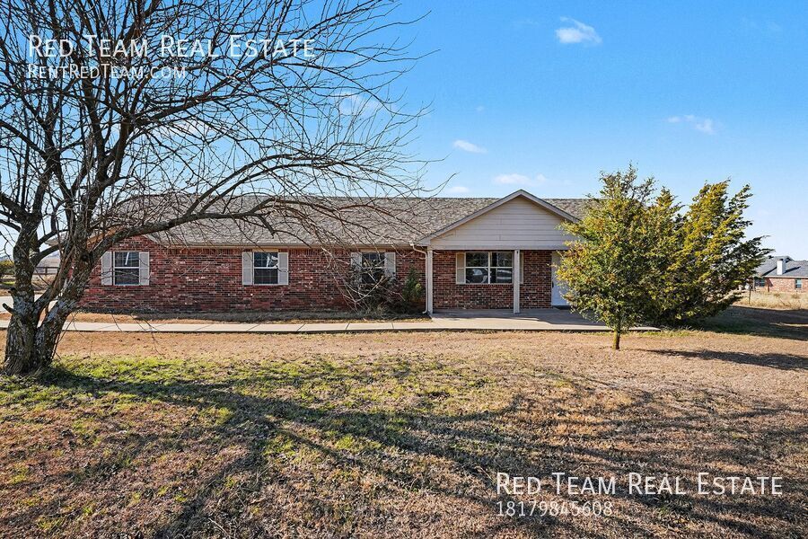 White Picket Fence Included property image