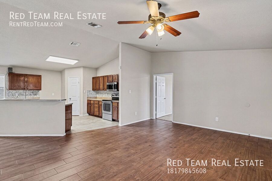 White Picket Fence Included property image