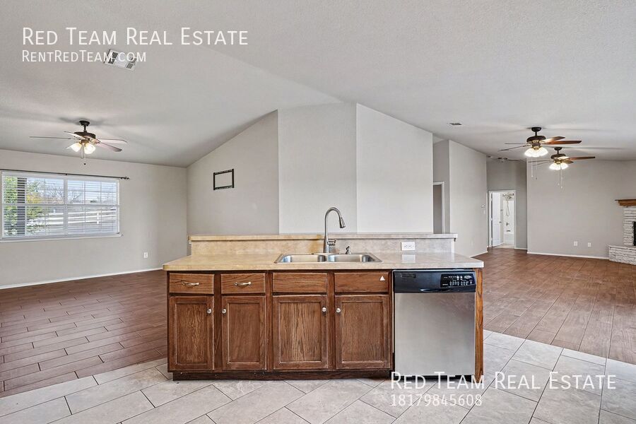 White Picket Fence Included property image