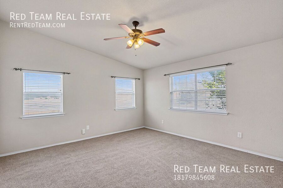 White Picket Fence Included property image