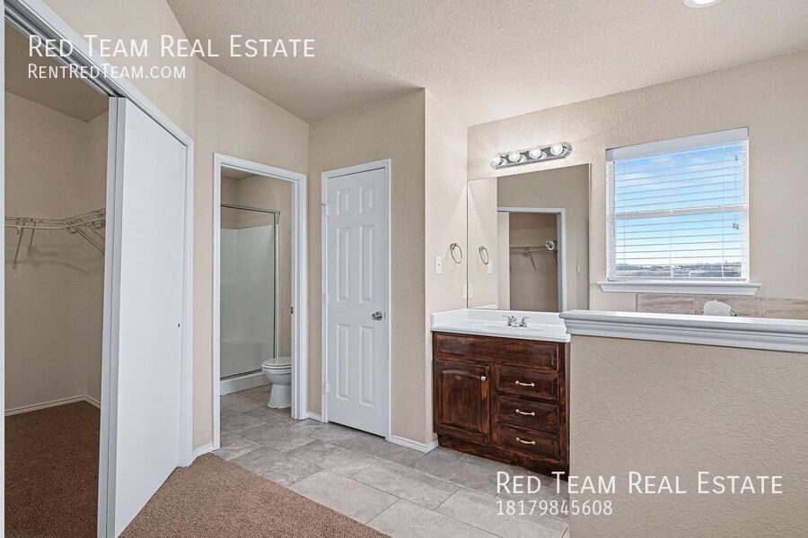 White Picket Fence Included property image