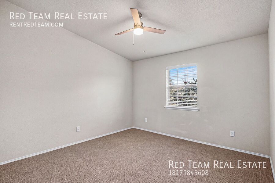 White Picket Fence Included property image