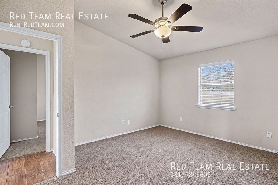 White Picket Fence Included property image