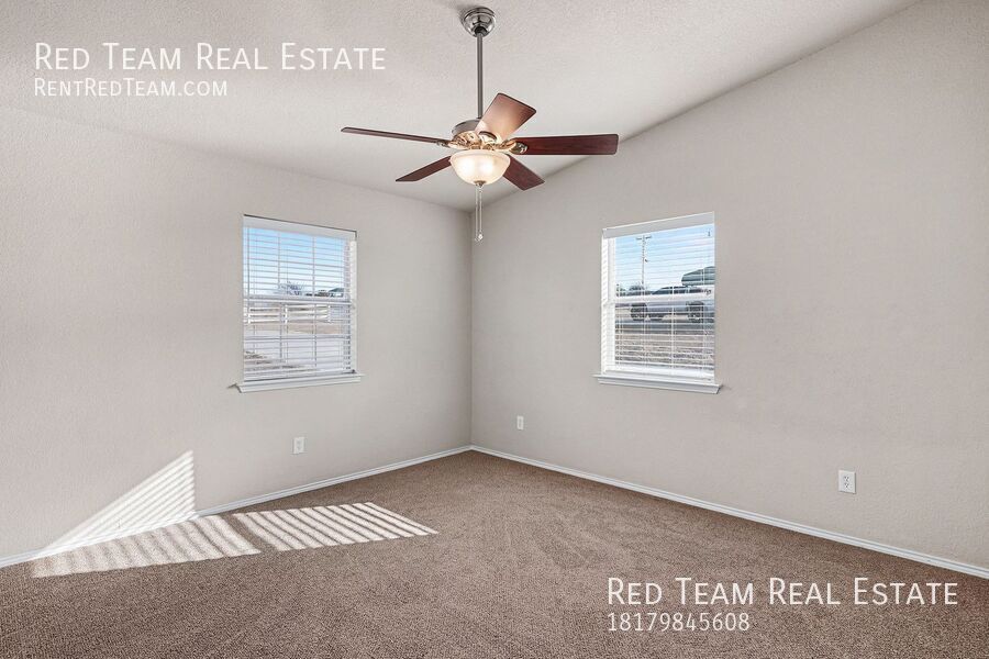 White Picket Fence Included property image