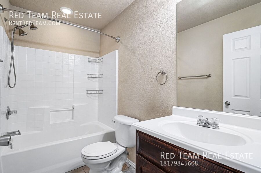 White Picket Fence Included property image