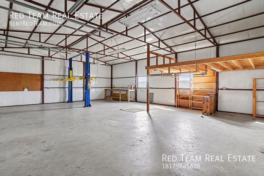 White Picket Fence Included property image