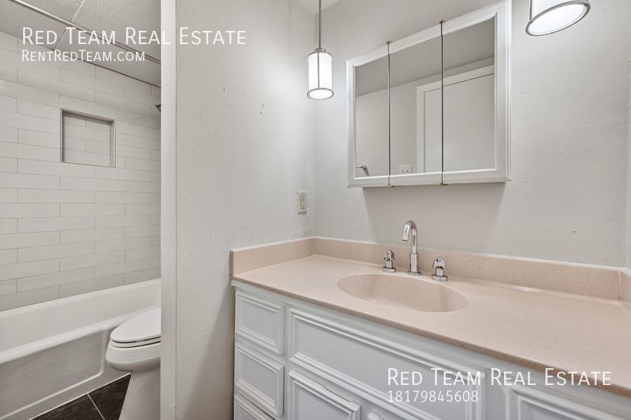 Highly sought after 1-1 Condo in Tanglewood property image