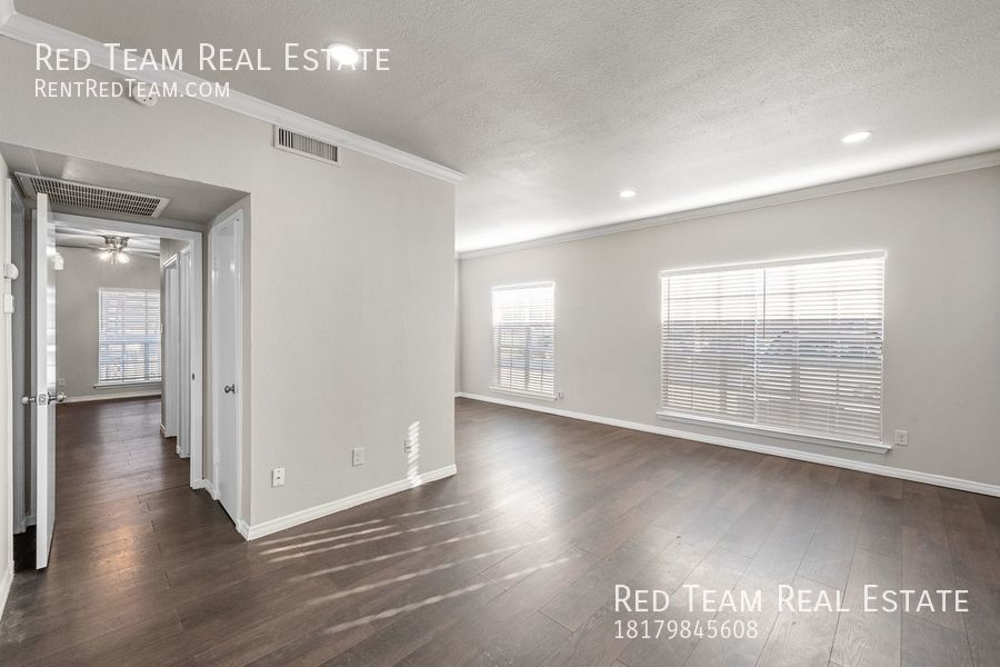 Highly sought after 1-1 Condo in Tanglewood property image