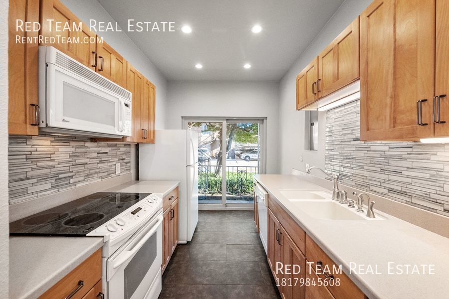 Highly sought after 1-1 Condo in Tanglewood property image