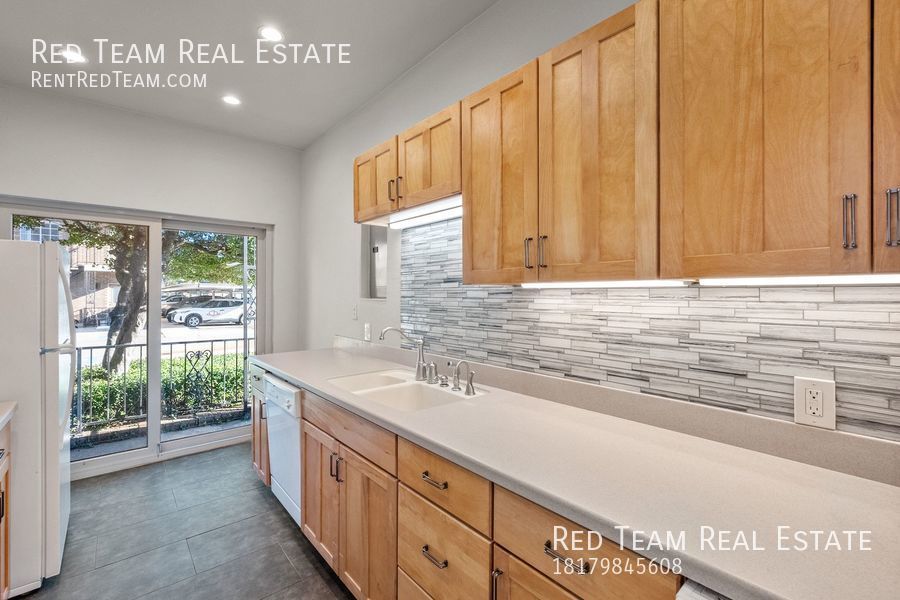 Highly sought after 1-1 Condo in Tanglewood property image