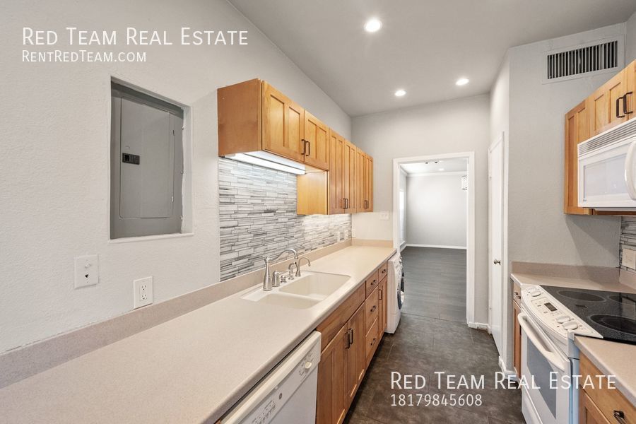 Highly sought after 1-1 Condo in Tanglewood property image